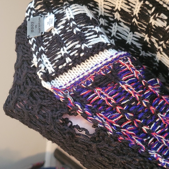 Asymetrical Fringe Sweater - Picture 4 of 4